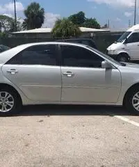 2005 Toyota Camry LE V6