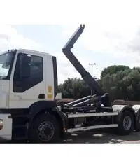 Iveco 260e31 con gancio scarrabile