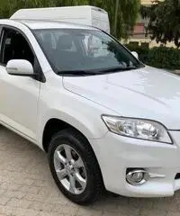 TOYOTA RAV4 2.2 D4D 4x4 DA VETRINA VERAMENTE