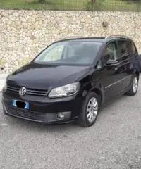 VOLKSWAGEN Touran - 2012