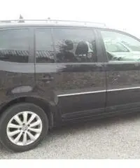 VOLKSWAGEN Touran - 2012 - 2