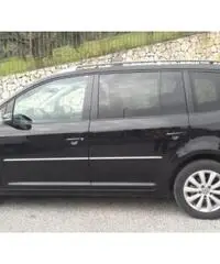 VOLKSWAGEN Touran - 2012 - 4