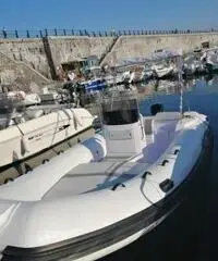 Gommone predator 570 con motore mercury efi 40 pro