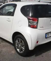 Toyota iQ 1.0 Benzina Cambio Automatico Roma - 2