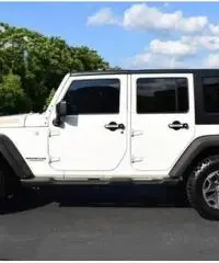 2010 Jeep Wrangler unlimited Sahara - 3