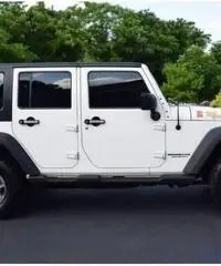 2010 Jeep Wrangler unlimited Sahara - 5