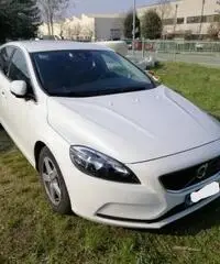 Privato vende Volvo V40