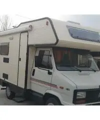 Camper arca piccolo come un furgonato