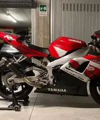 Yamaha r1