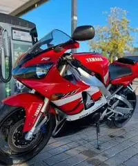 Yamaha r1 - 3