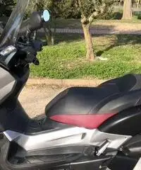 Yamaha X-Max 250 Black Edition