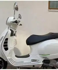 Piaggio Vespa 300 GTS - 2011