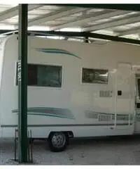 Camper al coperto fuori stagione d'uso