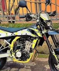 NUOVO Motard SWM SM 125 R Yellow Edition