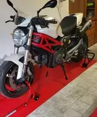 Ducati Monster 696+ - 2