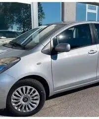 Toyota yaris 1.0 5p. active. 2011